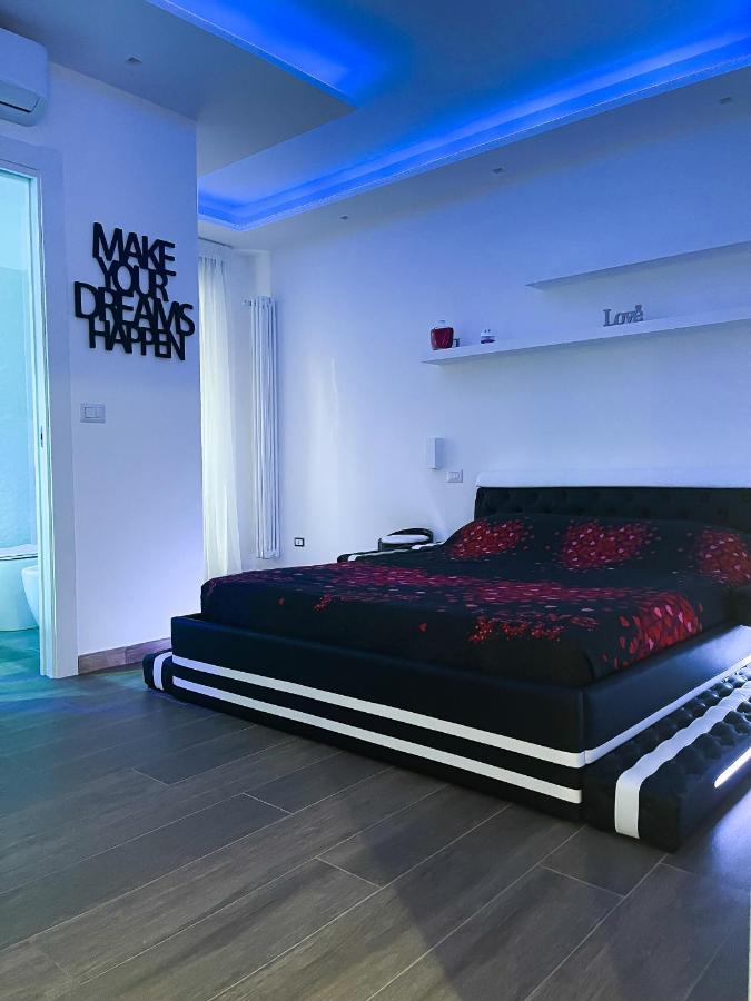 Due Cuori Suite Bari Bagian luar foto