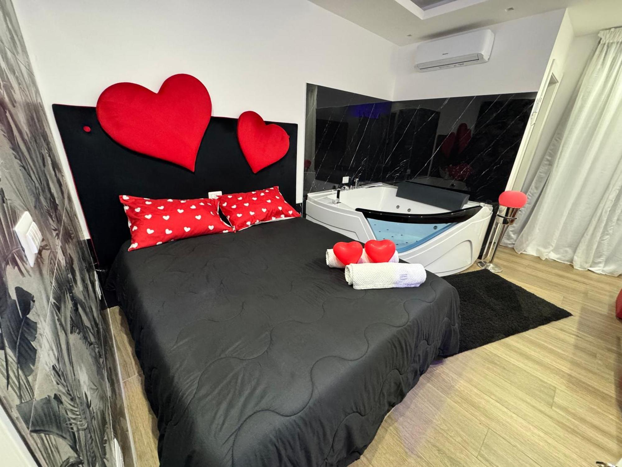 Due Cuori Suite Bari Bagian luar foto